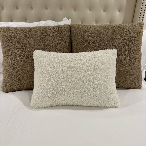 Cozy Brown and Cream blanket and pillow set - Picture 3 of 4